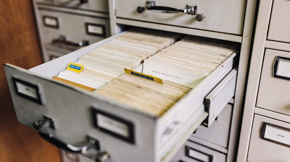 File cabinet with multiple folders: a not so simple way to discover knowledge