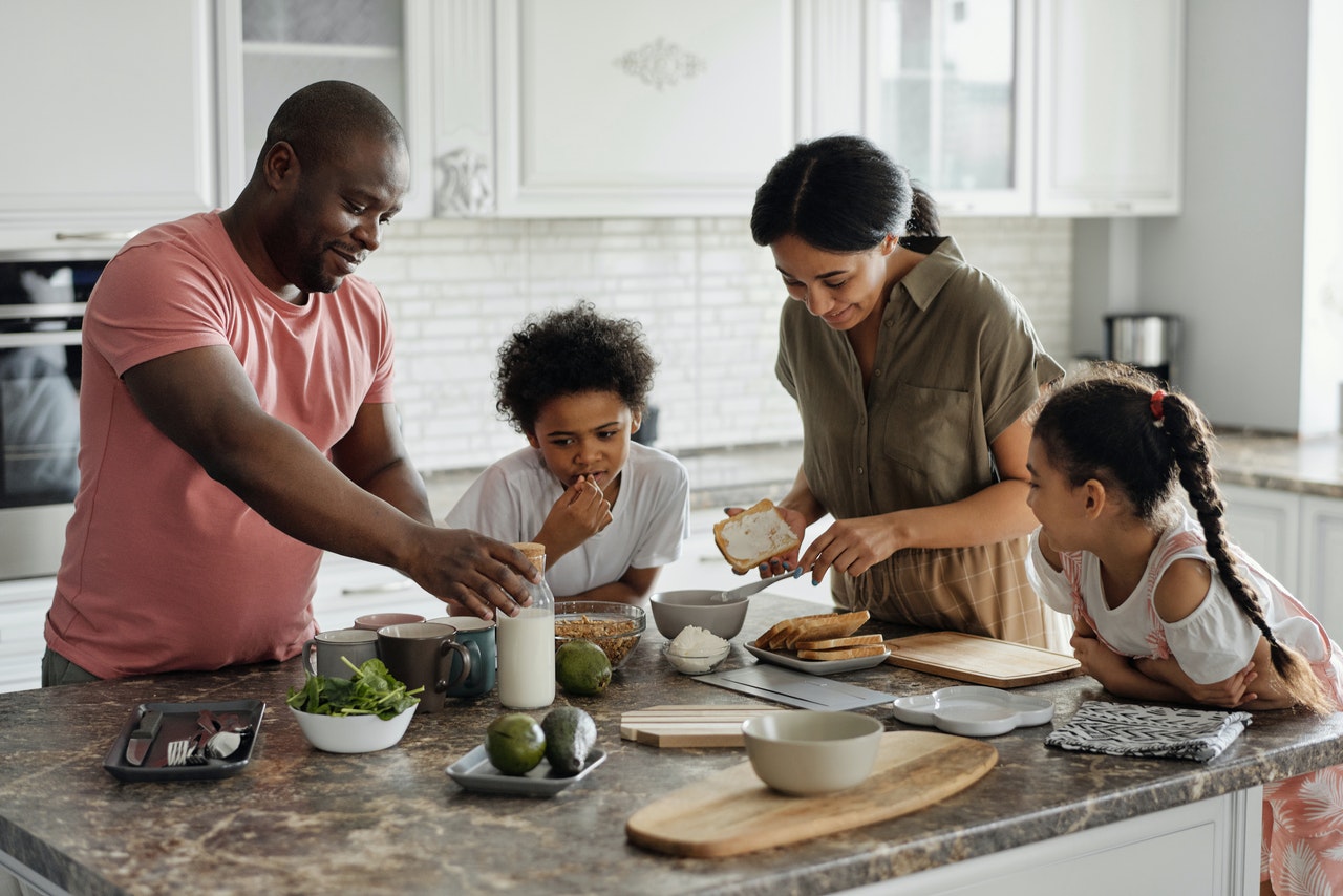 family preparing a healthy breakfast together